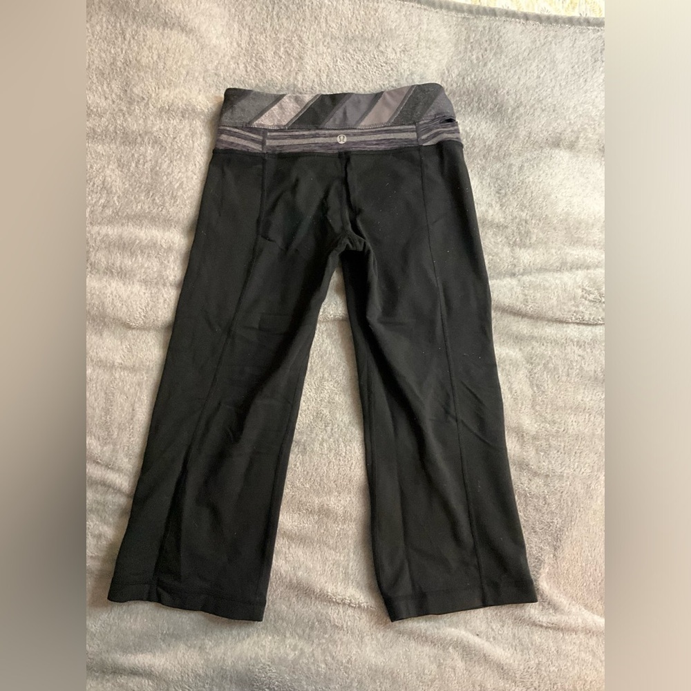 Lululemon Reversible Black cropped leggings size 4